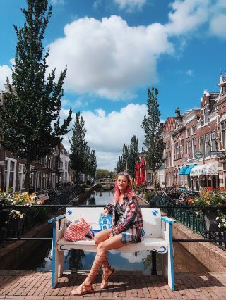 Gouda is a typical old town in Netherlands. The Gouda Cheese Market opens only from June to August. And the hours for trading is only 10:30 - 12:30 in every Thursday.
