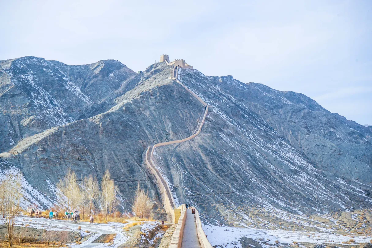 懸壁長城｜断崖に沿うスリル満点の長城