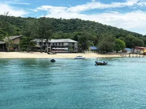 Baan Ploy Samed Restaurant
