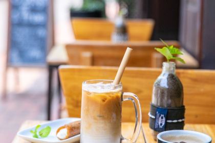 Saffron Coffee's Espresso, Brew Bar, & Roastery