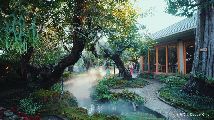 Chom Cafe and Restaurant