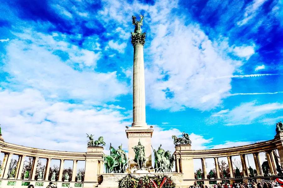 Heroes' Square