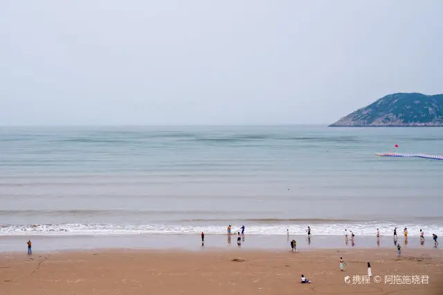 Beachcombing in Zhoushan