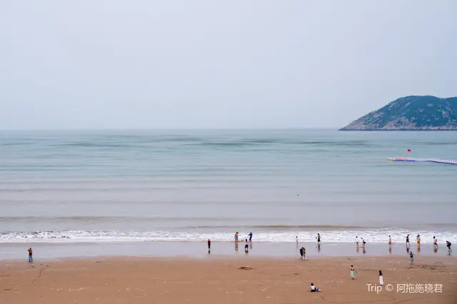 Beachcombing in Zhoushan