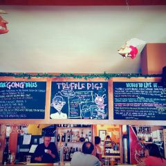 Truffle Pigs Bistro & Lodge 여행 사진