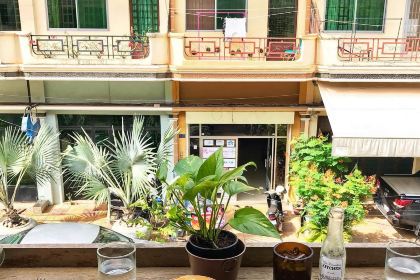 The Little Red Fox Espresso Cafe