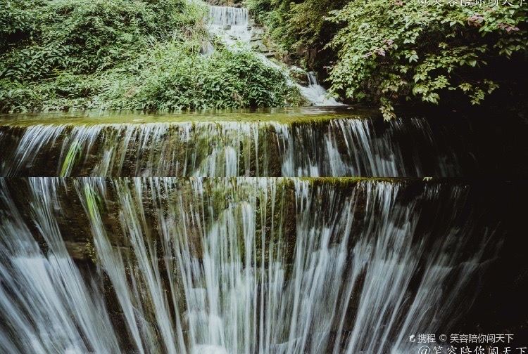 張家界四日遊：張家界國家森林公園、天子山、寶峰湖、大峽谷玻璃橋、天門山