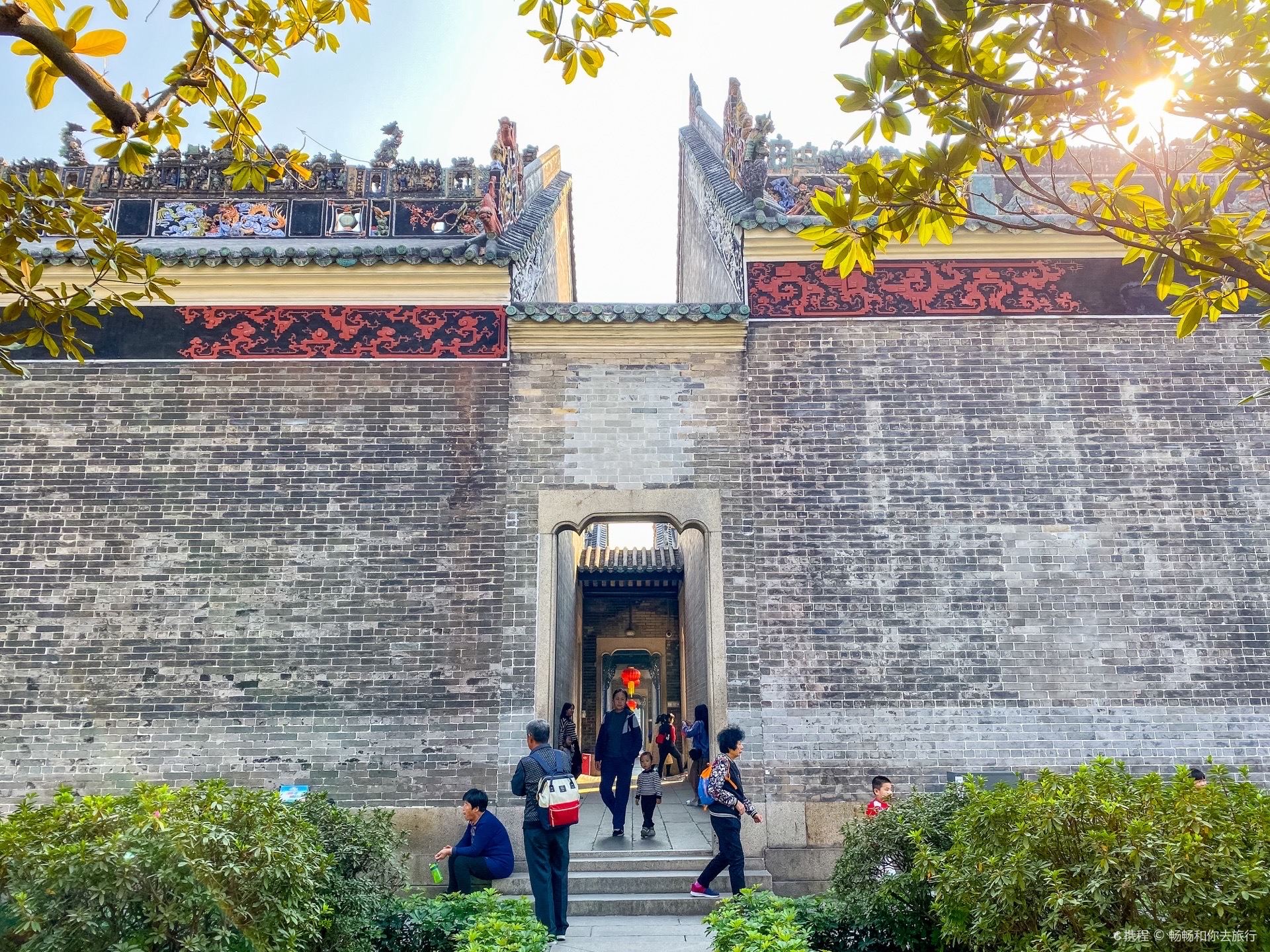 Guangzhou Private Guided 1-Day Tour: Chen Clan Academy, Museum of the Nanyue King, Liurong Temple, Shamian Island