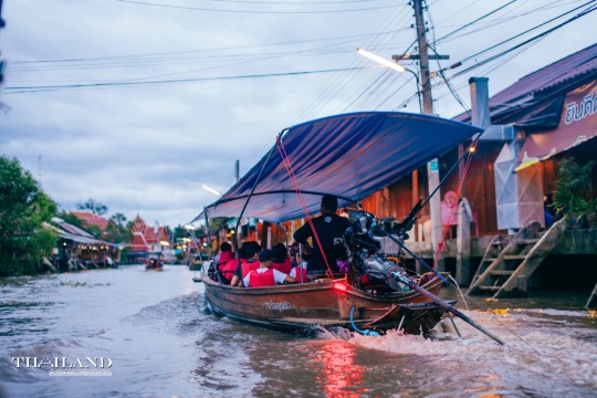 ล่องเรือชมหิ่งห้อย