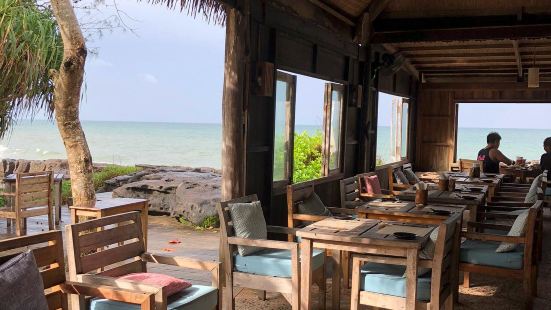 On the Sand restaurant Mango Bay resort