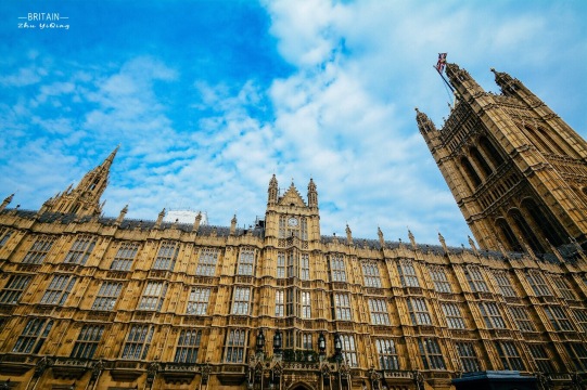 ウェストミンスター宮殿」の名で知られる英国国会議事堂は、ビ | Trip
