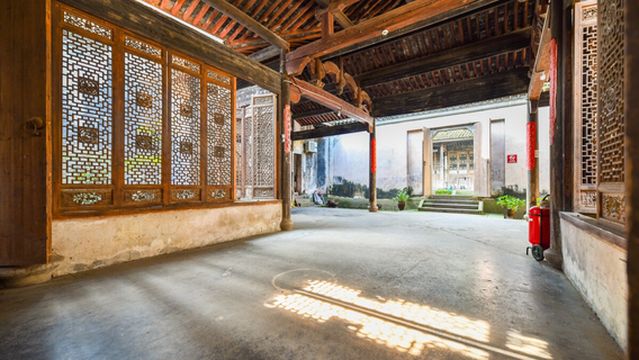 Thousand Column Houses