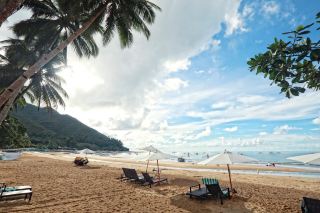 If you go to Palawan in the Philippines, you can get a glimpse into the lives of the locals and enjoy the clear blue, emerald sea. It is a great travel destination for a staycation.