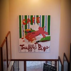 Truffle Pigs Bistro & Lodge 여행 사진