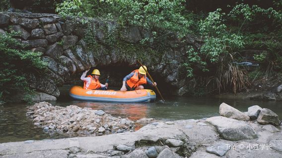 Rafting in Tonglu