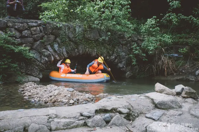 Rafting in Tonglu
