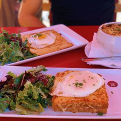 MOULIN User Photo