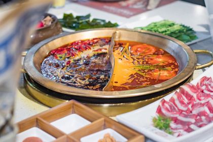 在渝里·重庆火锅(解放碑好吃街店)