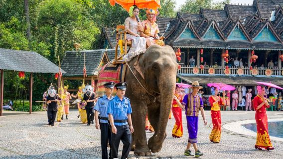 Tour privato della minoranza XiShuangBanna di un giorno