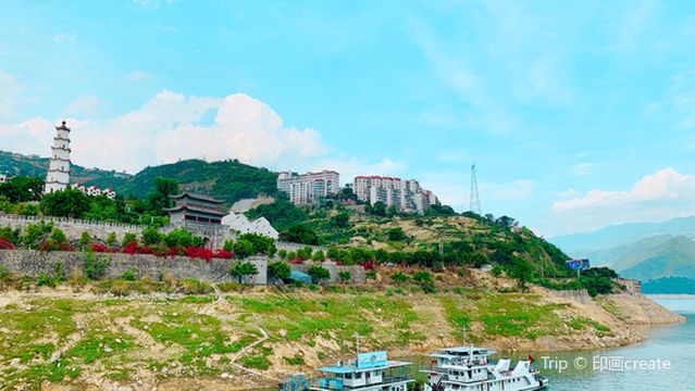 Sightseeing Boat Tours in Fengjie County