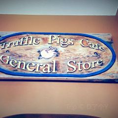 Truffle Pigs Bistro & Lodge 여행 사진