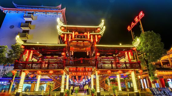 Enshi Tujia Daughter City