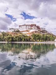 Yaowang Mountain of Lhasa