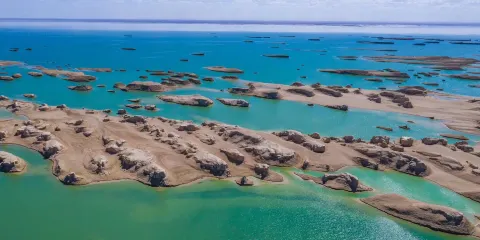 烏素特水上雅丹地質公園