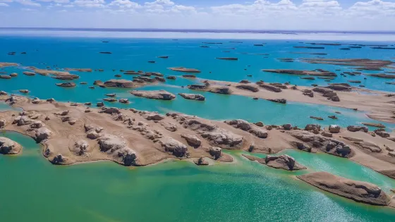 烏素特水上雅丹地質公園