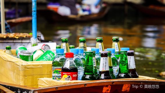 Damnoen Saduak Floating Market