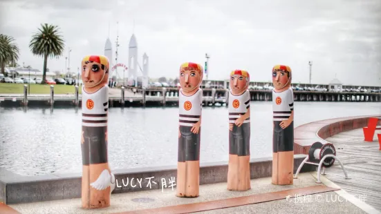 Geelong Baywall Bollards