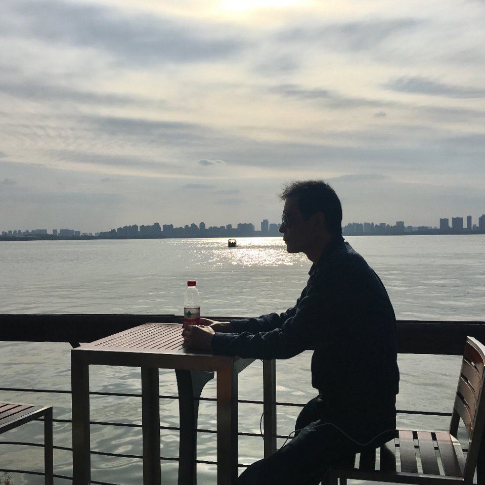 user-avatar