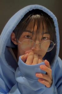 YUJIN-Y3