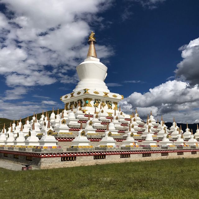 Daocheng White Pagoda