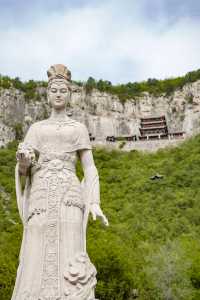 Off-the-beaten-path recommendation | The temple where Nüwa repaired the sky and created humans, suspended by iron chains on the edge of a cliff.