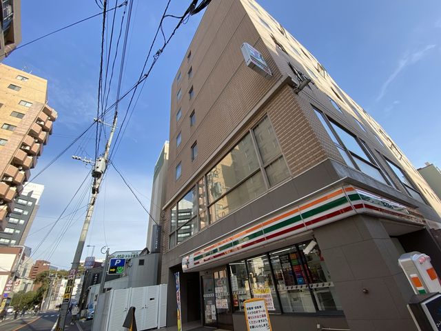アクロス 福岡はすぐ目の前。天神からアクセスの良いホテル