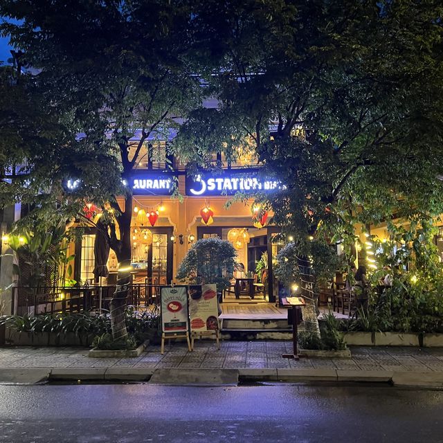 ホイアン三大名物全てが美味しい店 Nhà hàng 3 Station Bistro