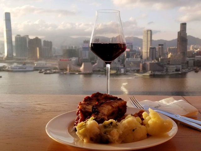 Staycation入住萬麗海景酒店套房 走進最美行政酒廊沉醉維港醉人美景
