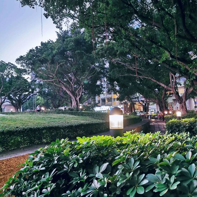 Jorge Alvarez Monument small Garden 