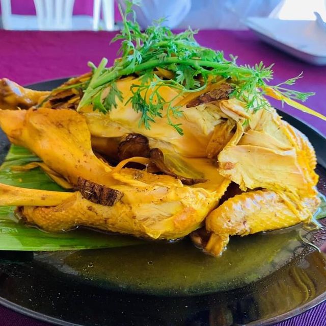 นึ่งไก่เมืองเหนือสมุนไพรรสเด็ด นครลำปาง