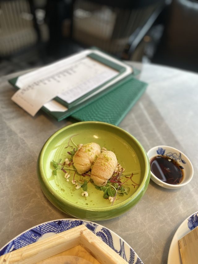 飽覽維港景色 享受特色中菜