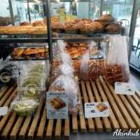 เลือกซื้อขนมปังที่ Bread Talk