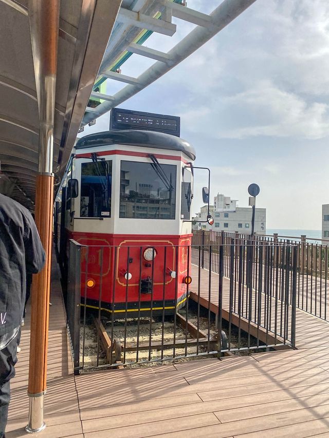 ⁡【韓国】釜山の最旬スポット知ってる？海雲台のお洒落すぎる海辺列車が最高すぎた