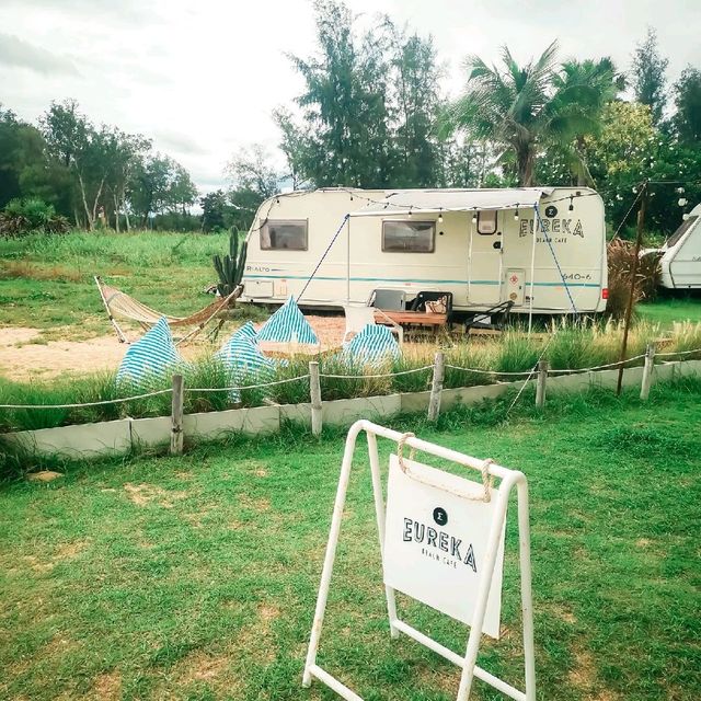 EUREKA  BEACH CAFE' HUAHIN 