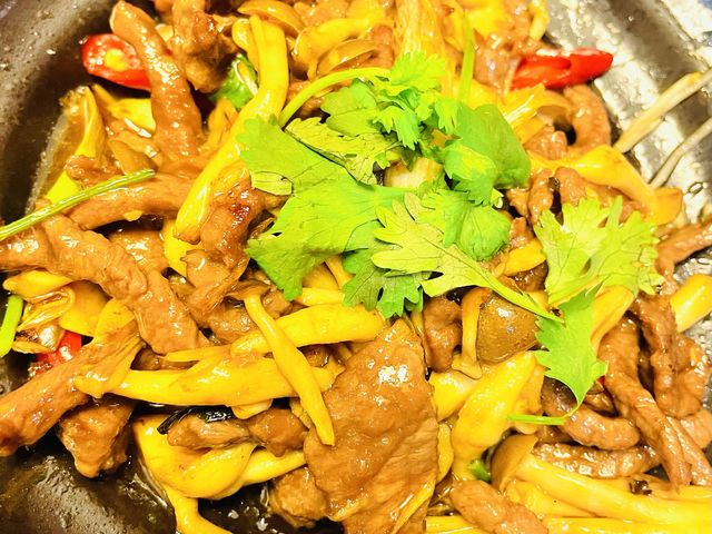 異人館｜布丁免費吃到飽，定食份量大很夠吃｜跟著17吃美食