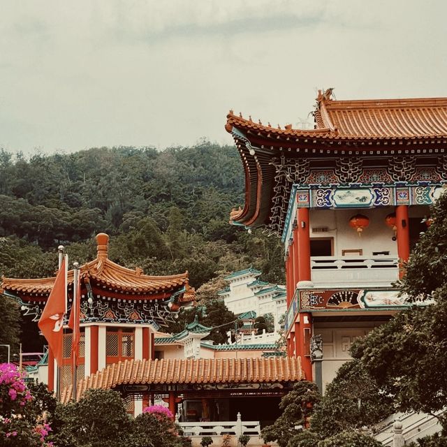 細水長流群山環抱幽靜恬淡｜西方寺