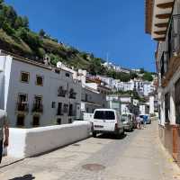 Setenil de las Bodegas สร้างบ้านใต้หินในสเปน
