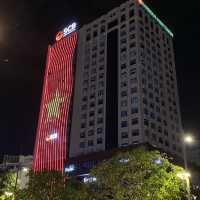Hello! Ho Chi Minh Square เช้ายันค่ำ