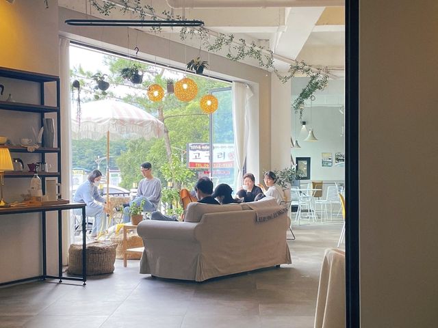숲뷰 캠핑느낌의 숙소겸 카페 ‘PLACE64'