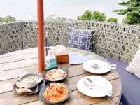 คาเฟ่ติดทะเล ที่พัทยา @ The Lunar Beach House Patt